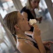 schoolreisje lekker wat eten bij de ijzeren man