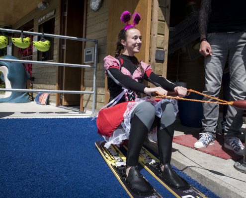 vrijgezellenfeest voor vrouwen bij zwembad en waterskibaan de IJzeren Man