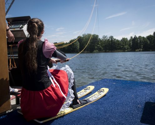 waterskiën bij zwembad en waterskibaan de IJzeren Man