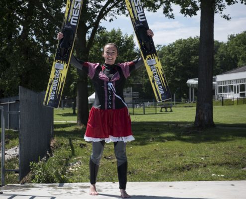 vrijgezellenfeest voor vrouwen bij zwembad en waterskibaan de IJzeren Man