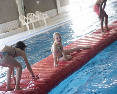 een waanzinnig schoolreisje in zwembad de IJzeren Man